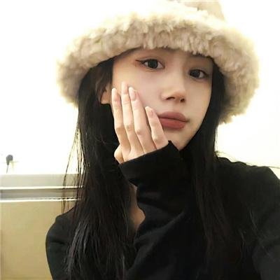淘气小女巫封面